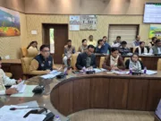 कलेक्टर ने ली समय सीमा प्रकरणों की साप्ताहिक समीक्षा बैठक