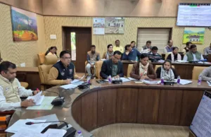 कलेक्टर ने ली समय सीमा प्रकरणों की साप्ताहिक समीक्षा बैठक