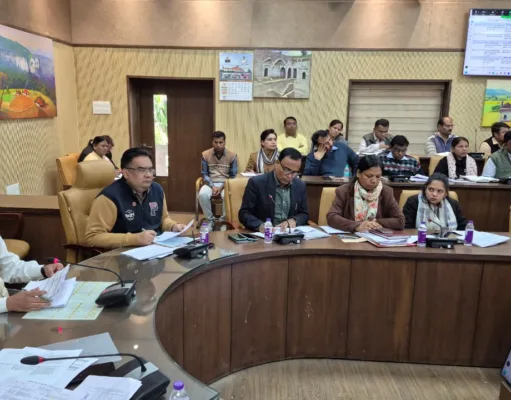 कलेक्टर ने ली समय सीमा प्रकरणों की साप्ताहिक समीक्षा बैठक