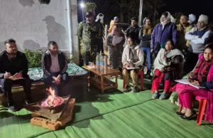 छिंदवाड़ा कलेक्टर ने जनजातीय ग्रामीणों के बीच पहुंचकर ग्राम मोयापानी में लगाई रात्रि चौपाल