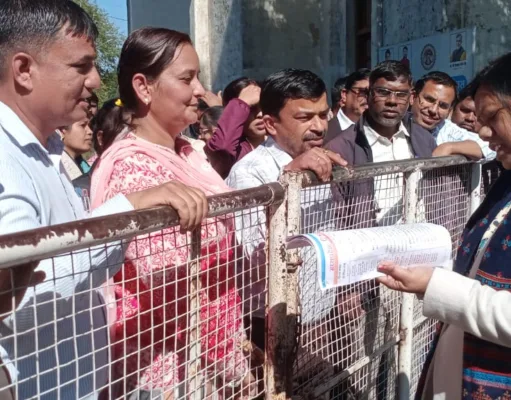 पटवारियों की परेशानियाँ बढ़ीं: पटवारी संघ ने कलेक्टर को सौंपा ज्ञापन, वेतनमान से लेकर तकनीकी समस्याओं तक 18 मुद्दे उठाए