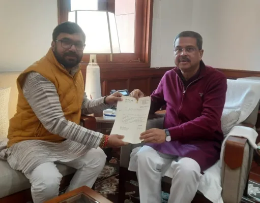 केंद्रीय शिक्षा मंत्री धर्मेंद्र प्रधान से सांसद बंटी विवेक साहू ने जवाहर नवोदय और केंद्रीय विद्यालय शुरू करने का किया आग्रह