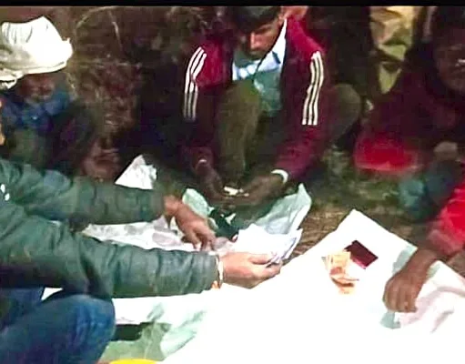 मोहगांव के छत्रापुर में जुआ पकड़ाया, चार आरोपी गिरफ्तार