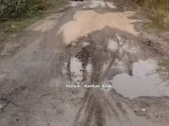 बीजी साइडिंग परासिया से रावनवाड़ा मार्ग की बदहाली पर ग्रामीणों का रोष, तीन दिन में मरम्मत नहीं हुई तो होगा चक्काजाम