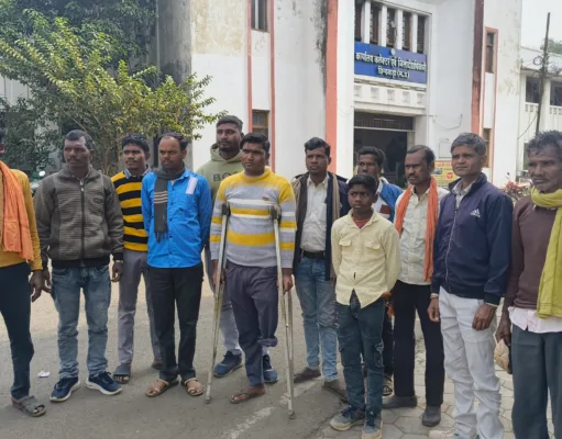 नल जल योजना के बोर से हो रही खेतों में सिंचाई,शुद्ध पानी को तरसे ग्रामीण