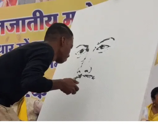 दुनिया के इकलौते टंग पेंटर सूर्यभान मेरावी: जीभ से बनाते हैं हूबहू तस्वीरें