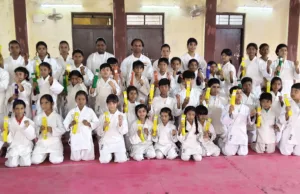 60 कराते खिलाड़ियों को मिले कराते बेल्ट