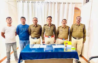 पुलिस ने लूट के 02 आरोपियो को गिरफ्तार कर 01 लाख 80 हजार रूपये की मशरूका किया जप्त