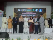 रासायनिक खाद के नाम पर खेतों में जहर बोया जा रहा है”: पद्मश्री उमाशंकर पांडे