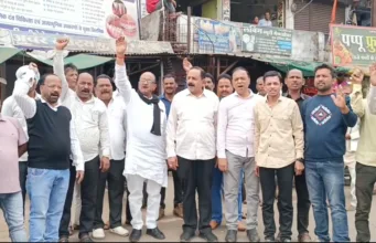 कांग्रेस ने किया मंत्रियों का पुतला दहन: अमरवाड़ा