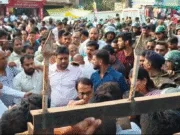 कांग्रेस और भाजपा में टकराव, पुलिस का बल प्रयोग,कांग्रेस का थाने के सामने धरना प्रदर्शन