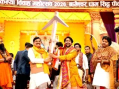 मुख्यमंत्री डॉ. यादव ने बागेश्वर धाम में सामूहिक कन्या विवाह सम्मेलन में नव दम्पतियों को दिया आशीष