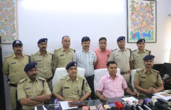 जुए के फड़ पर पुलिस की रेड मध्यप्रदेश व अमरावती के जुआरी गिरफ्तार