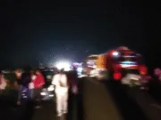 छिंदवाड़ा में बड़ा सड़क हादसा — CM कार्यक्रम से लौट रही बस ट्रक से टकराई, 10 की मौत, 35 से अधिक घायल