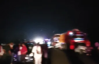 छिंदवाड़ा में बड़ा सड़क हादसा — CM कार्यक्रम से लौट रही बस ट्रक से टकराई, 10 की मौत, 35 से अधिक घायल