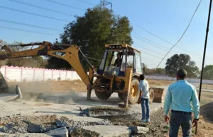 काराबोह अवैध कॉलोनी पर निगम की सख्ती, तोड़े गए निर्माण