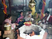 श्री रामेश्वरम धाम में मंत्राचार्य के साथ हजारों यजमानों ने 1008 कुंडों में डाली आहुतियां