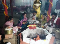 श्री रामेश्वरम धाम में मंत्राचार्य के साथ हजारों यजमानों ने 1008 कुंडों में डाली आहुतियां