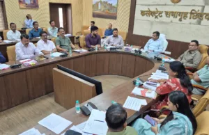 उर्वरक के लिए ई टोकन बुक करने में किसानों को समितियां और सीएससी करेंगे सहयोग – कलेक्टर