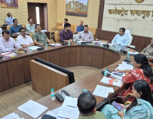 उर्वरक के लिए ई टोकन बुक करने में किसानों को समितियां और सीएससी करेंगे सहयोग – कलेक्टर