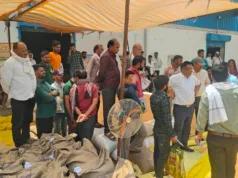 अपर कलेक्टर ने किया उपार्जन केंद्रों का निरीक्षण ,दो समितियों को कारण बताओ नोटिस