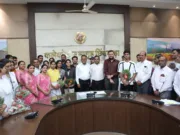 कलेक्टर ने टॉपर्स विद्यार्थियों को किया सम्मानित