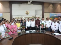 कलेक्टर ने टॉपर्स विद्यार्थियों को किया सम्मानित