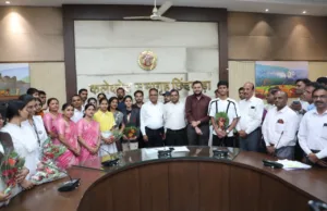 कलेक्टर ने टॉपर्स विद्यार्थियों को किया सम्मानित