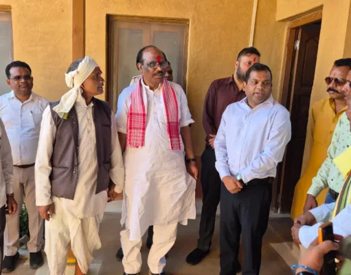 केंद्रीय मंत्री दुर्गादास उइके ने महाविद्यालय तामिया में विद्यार्थियों से किया संवाद