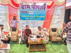 कलेक्टर ने ग्राम पंचायत भाजीपानी में चौपाल लगाकर किया ग्रामीणों से संवाद
