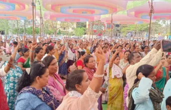 छिंदवाड़ा में अध्यापक-शिक्षकों का विशाल प्रदर्शन, वरिष्ठता और पात्रता परीक्षा को लेकर सौंपा ज्ञापन