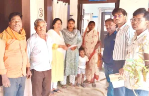 बस्तियों के बाहर की शराब दुकानें क्यों लाई जा रही हैं अंदर?