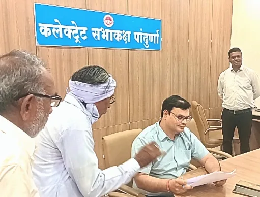 मोहगांव तिराहे पर प्रस्तावित शराब दुकान का जनसुनवाई में विरोध