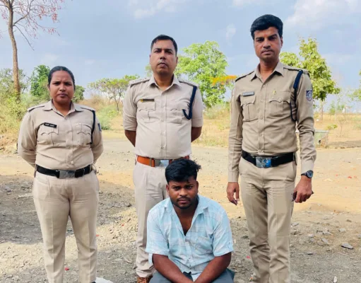 शराब तस्कर दुपहिया सहित धराया 53 लीटर विदेशी शराब बरामद