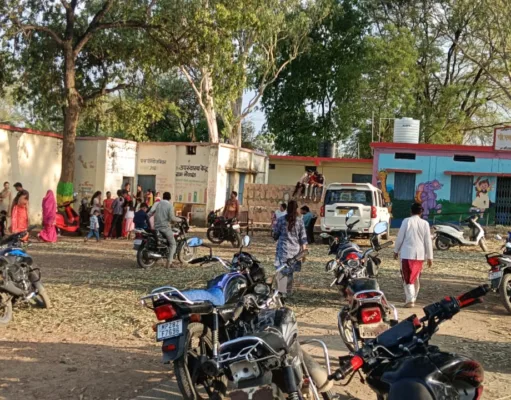 रेबीज संक्रमित कुत्ते के काटने के बाद गाय के दूध से बना मट्ठा पी गई बारात, सभी को लग रहे इंजेक्शन