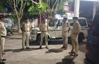 कॉम्बिंग गश्त एक ही रात्रि में 122 वारंटियो को किया गिरफ्तार