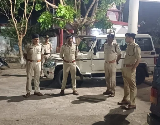 कॉम्बिंग गश्त एक ही रात्रि में 122 वारंटियो को किया गिरफ्तार