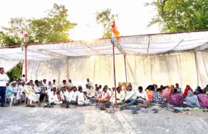 पीपला शराब दुकान हटाने के लिए सौसर विधायक विजय चौरे के नेतृत्व में अनिश्चितकालीन धरना आंदोलन शुरू
