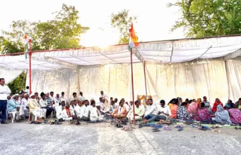 पीपला शराब दुकान हटाने के लिए सौसर विधायक विजय चौरे के नेतृत्व में अनिश्चितकालीन धरना आंदोलन शुरू