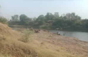 छिंदवाड़ा में अवैध रेत उत्खनन पर फिर उठे सवाल, चौरई के रानीखेरी क्षेत्र में जेसीबी से हो रहा खनन ?