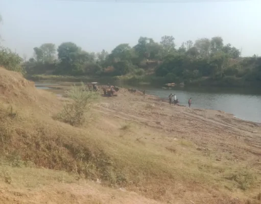 छिंदवाड़ा में अवैध रेत उत्खनन पर फिर उठे सवाल, चौरई के रानीखेरी क्षेत्र में जेसीबी से हो रहा खनन ?