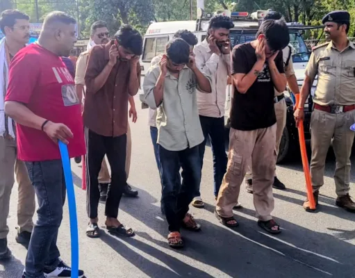 छिंदवाड़ा: 60 लीटर अवैध महुआ शराब जब्त, एक आरोपी गिरफ्तार; कुकड़ाजगत में उत्पात मचाने वाले चार बदमाशों पर भी कार्रवाई