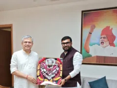 रेल सुविधाओं के विस्तार के लिए सांसद बंटी विवेक साहू रेलमंत्री अश्विनी वैष्णव से मिले