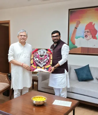 रेल सुविधाओं के विस्तार के लिए सांसद बंटी विवेक साहू रेलमंत्री अश्विनी वैष्णव से मिले