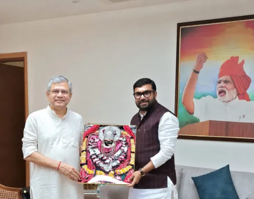 रेल सुविधाओं के विस्तार के लिए सांसद बंटी विवेक साहू रेलमंत्री अश्विनी वैष्णव से मिले