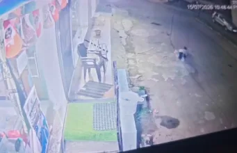 राह चलते हार्ट अटैक से पार्षद एवं अनुसूचित जाति मोर्चा के जिला अध्यक्ष की मौत सीसीटीवी में कैद हुई घटना