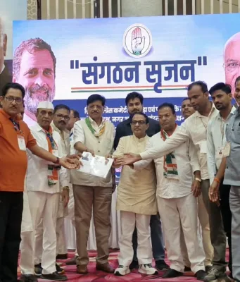 कांग्रेस ने देश को अंग्रेजों से मुक्त कराया अब चंदा चोरों से भी मुक्त कराएगी