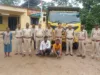 अवैध रेत परिवहन करते आयशर टिप्पर को वन विभाग की टीम ने पकड़ा