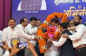 राज्य कर्मचारी संघ ने किया मुख्यमंत्री का सम्मान