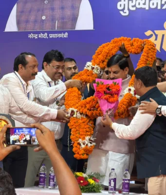 राज्य कर्मचारी संघ ने किया मुख्यमंत्री का सम्मान
